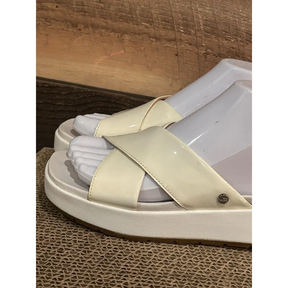 UGG‎ Cream Comfort Sandals Women's 6 Cushioned Sole NWOB
